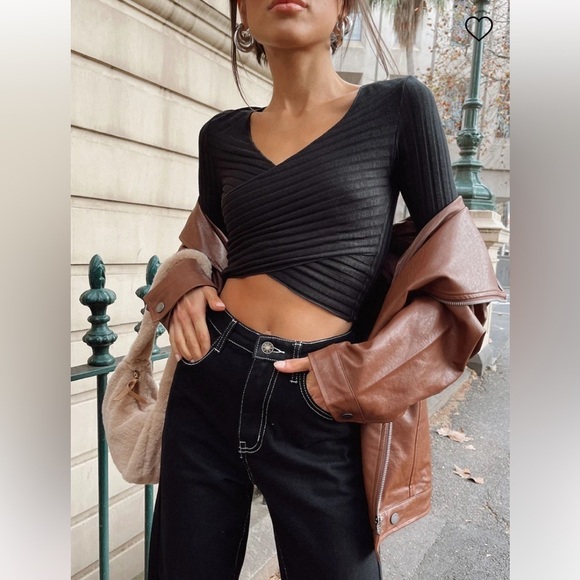 NWOT Princess Polly ABIGAL Long Sleeve Black Ribbed Crop Top - Picture 2 of 12